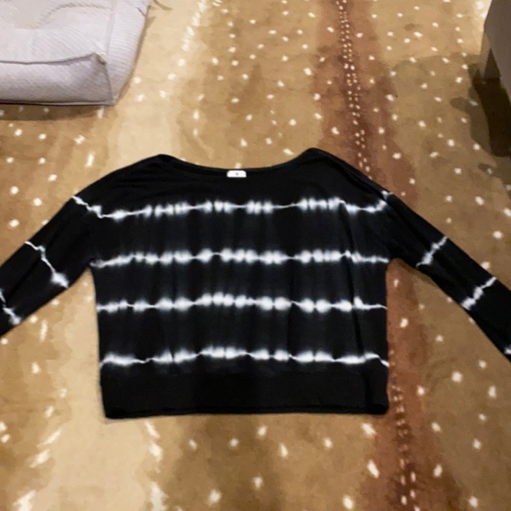 Black and white sweatshirt